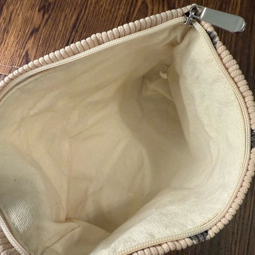Assorted Pouches - Perfect for Essentials - Picture 5 of 16